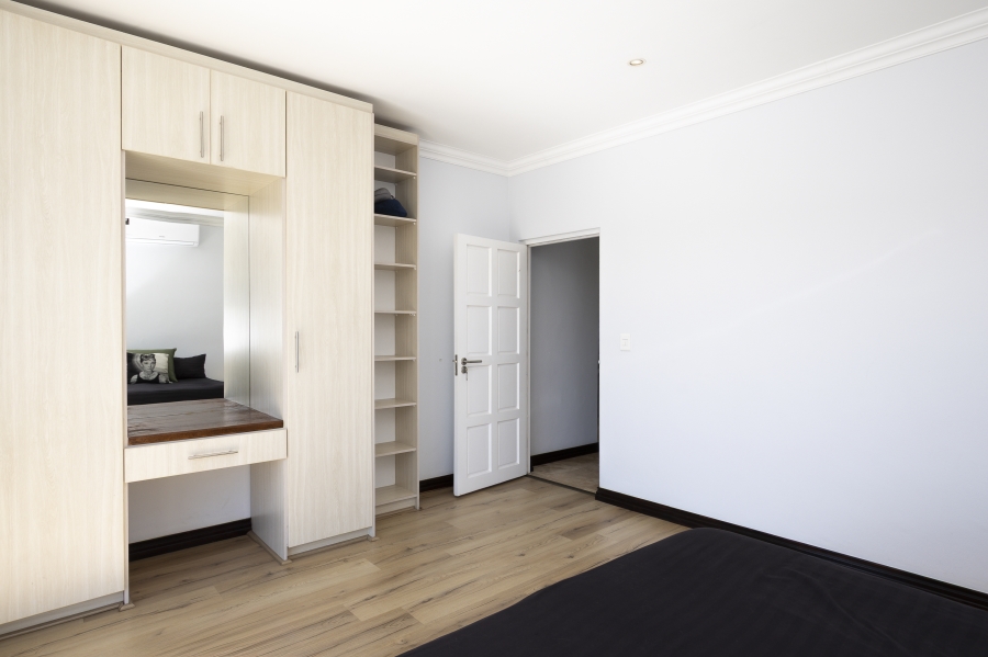 To Let 4 Bedroom Property for Rent in Heldervue Western Cape